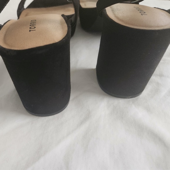 Women's Torrid Faux Black Suede w Ankle Strap Block Heel Platform Shoes 10.5 ww - Picture 13 of 15
